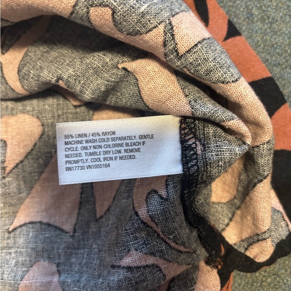 Linen Abstract Patterned Boxy Cropped Button-Up - Picture 7 of 7